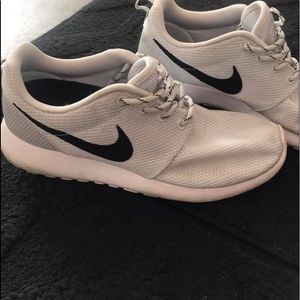 Nike roshe runs